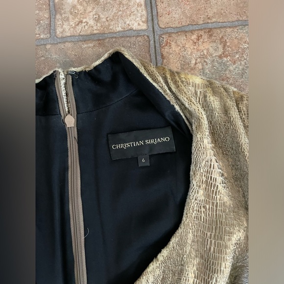 christian siriano luxury velvet gold metallic long gown with small train. - Picture 5 of 6